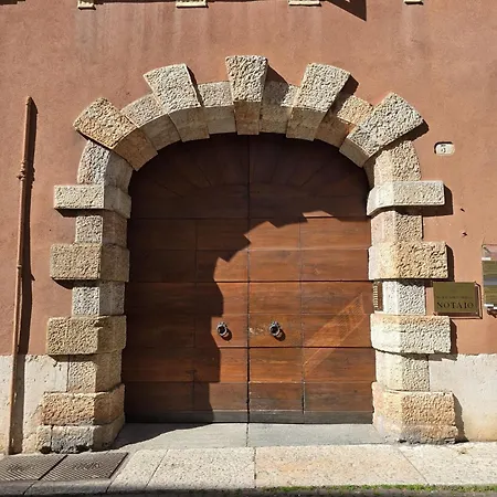 Veronavera Frattini Historic Elegant